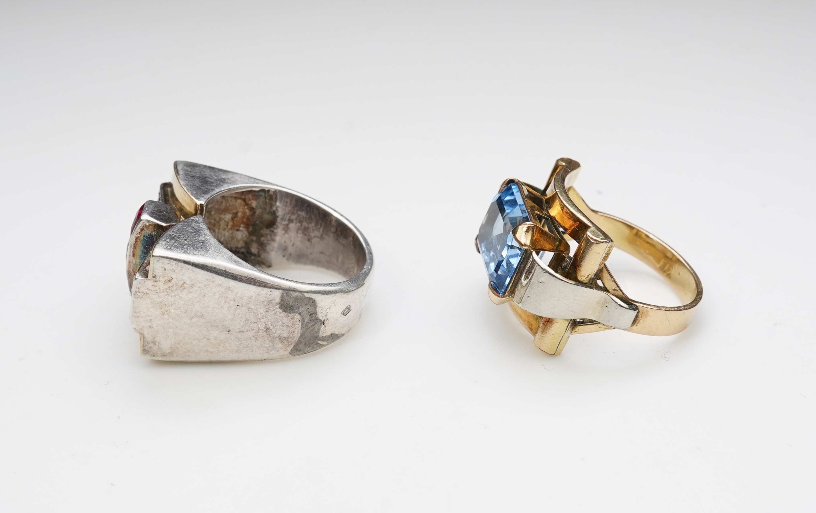 Two Retro synthetic stone and paste cocktail rings, 1940s